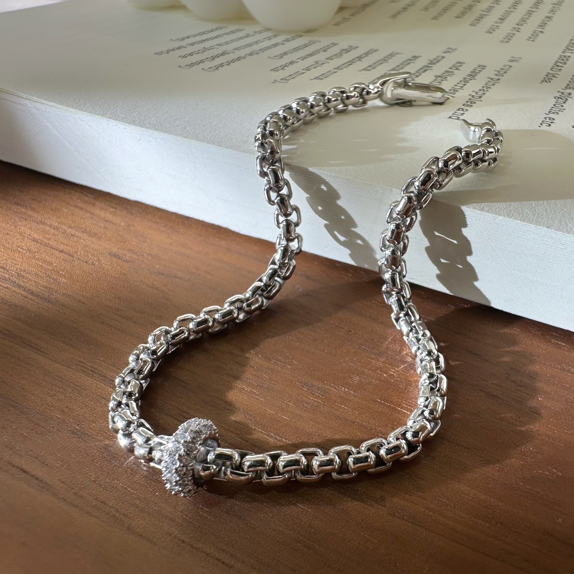 Womens Minimalist High-end Light-luxury Hand Jewelry