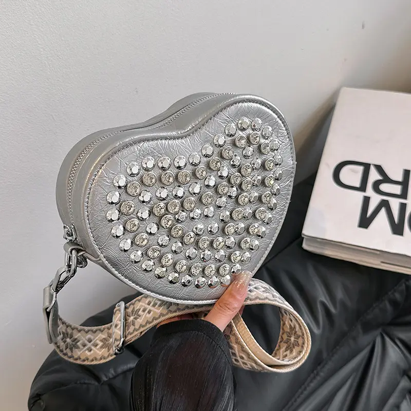 Heart Bag Wide Shoulder Strap Western Style All-matching Rivet Crossbody Phone Bag