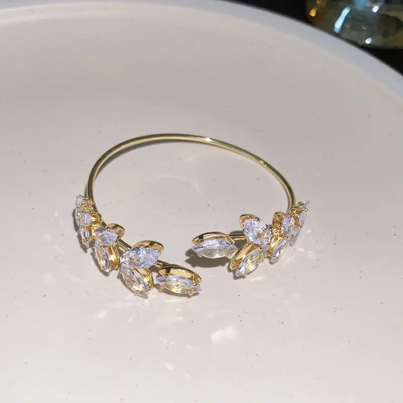 Women's Minority Fashion Design Sparkling Rhinestone Leaf Bracelet