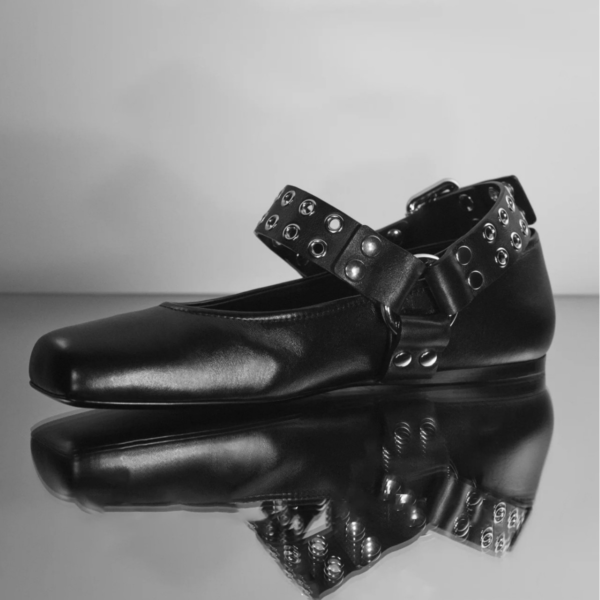 Nvshi SpringAutumn New Arrival Flat-Heel Retro Slingback Leather Shoes