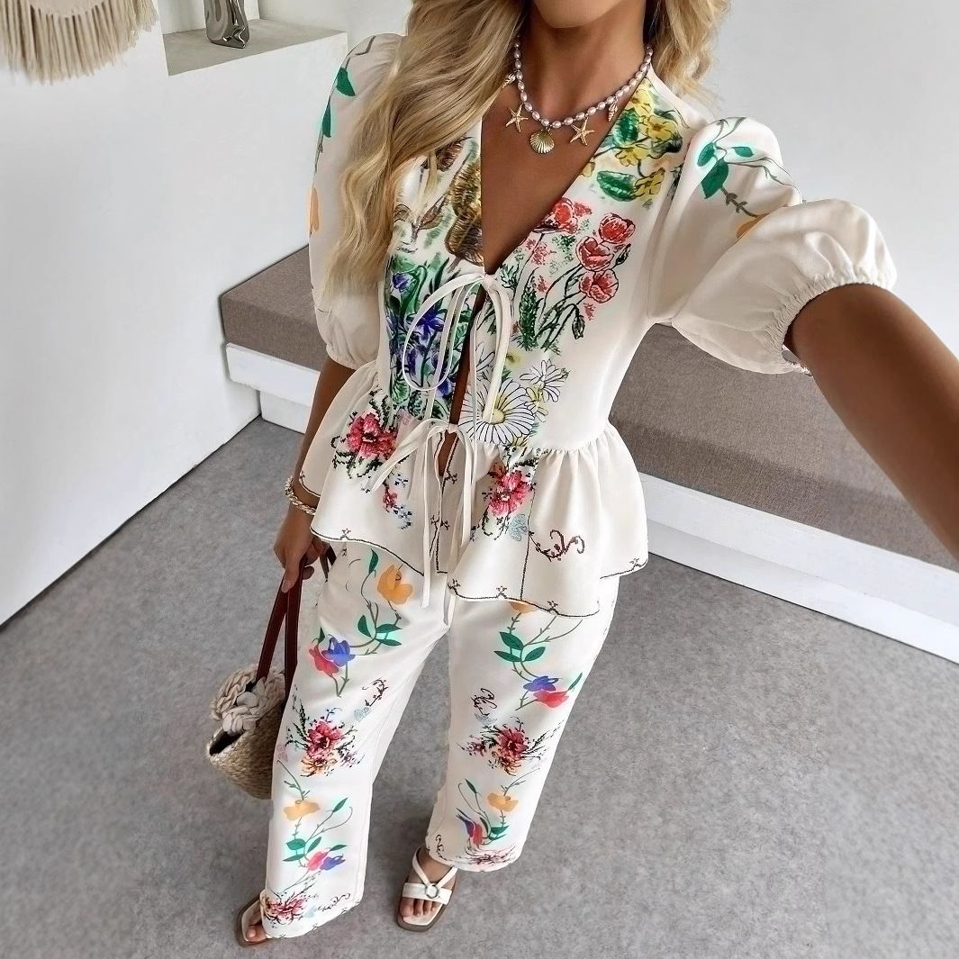 New Street-style Fashion V-neck Tie-front Short-sleeve Set With A Bold Print