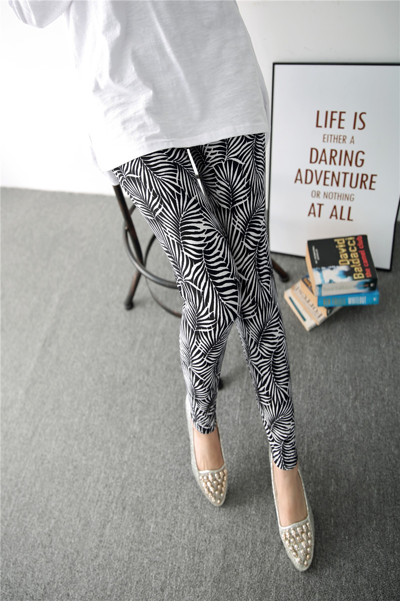 Spring Graffiti Milk Silk Ink Painting Elastic Leggings Wholesale