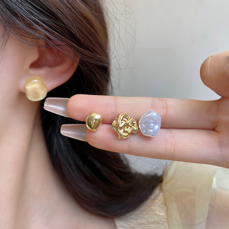 Two Pairs Of Vintage Pearl Earrings Niche Design