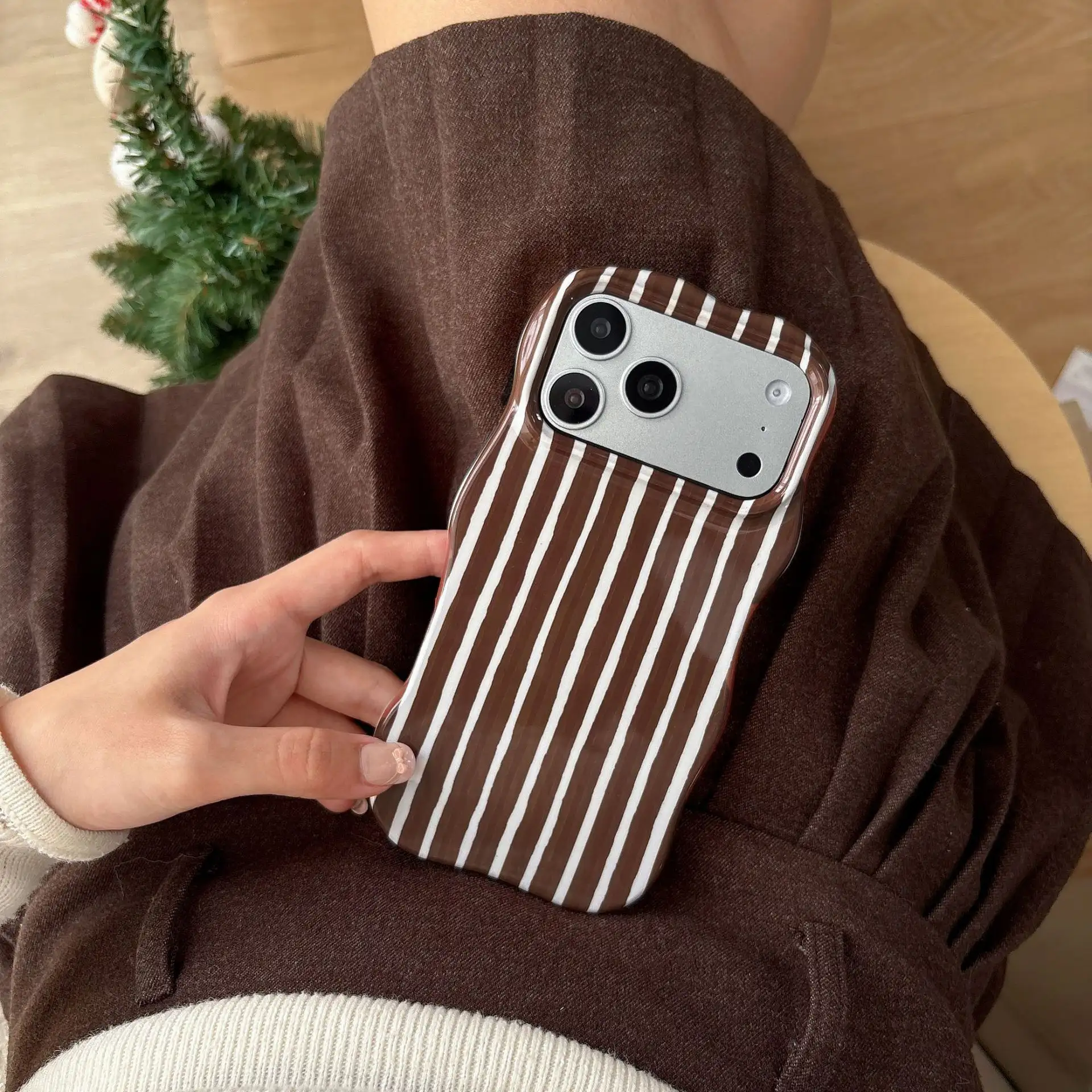 Simple And Artistic Striped Phone Case