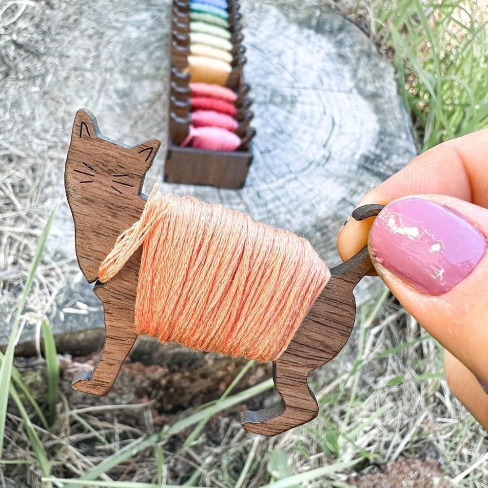 Title 5, Wooden Animal Spool Suit Bobbin Set