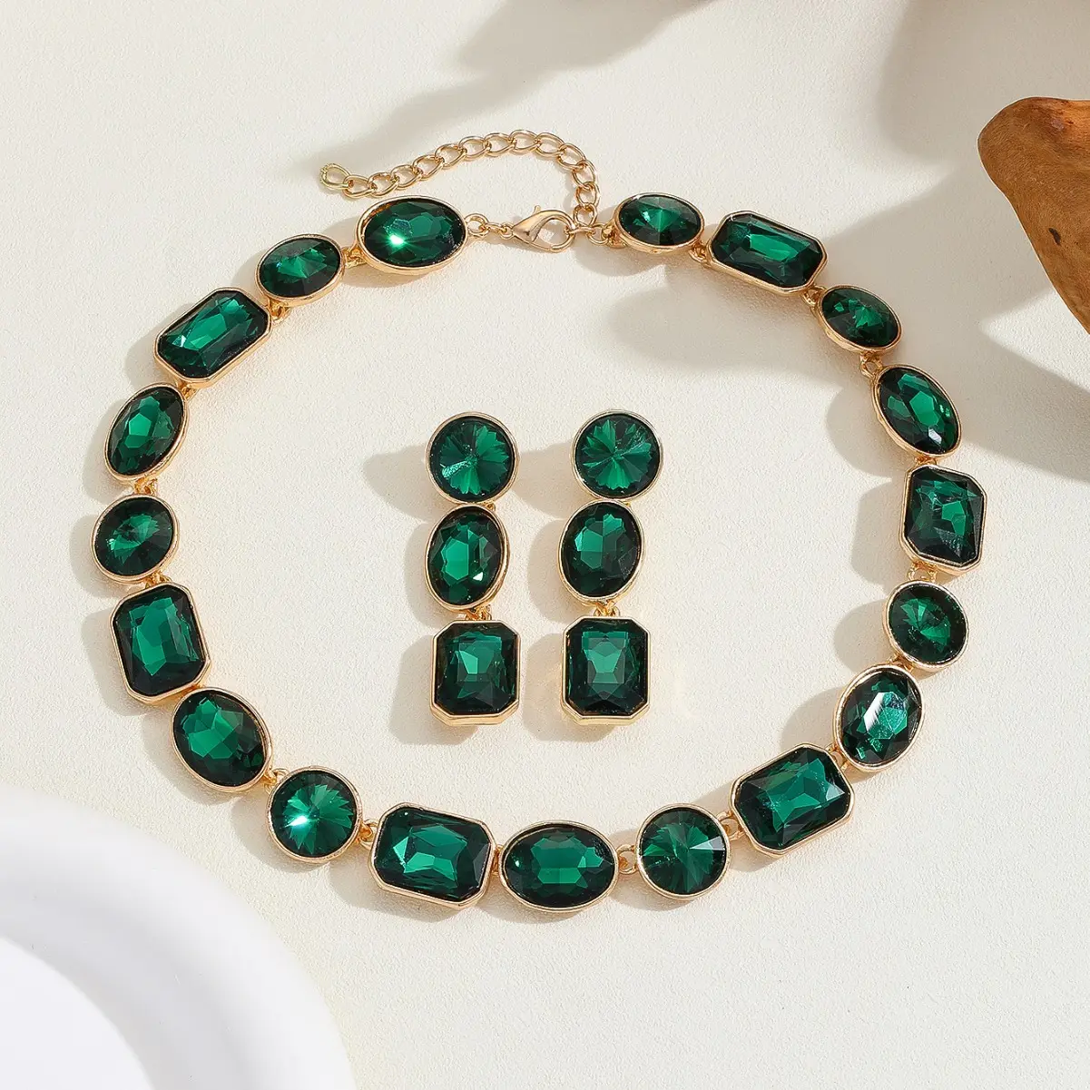 Luxurious Style Antique Gorgeous Shiny Crystal Colored