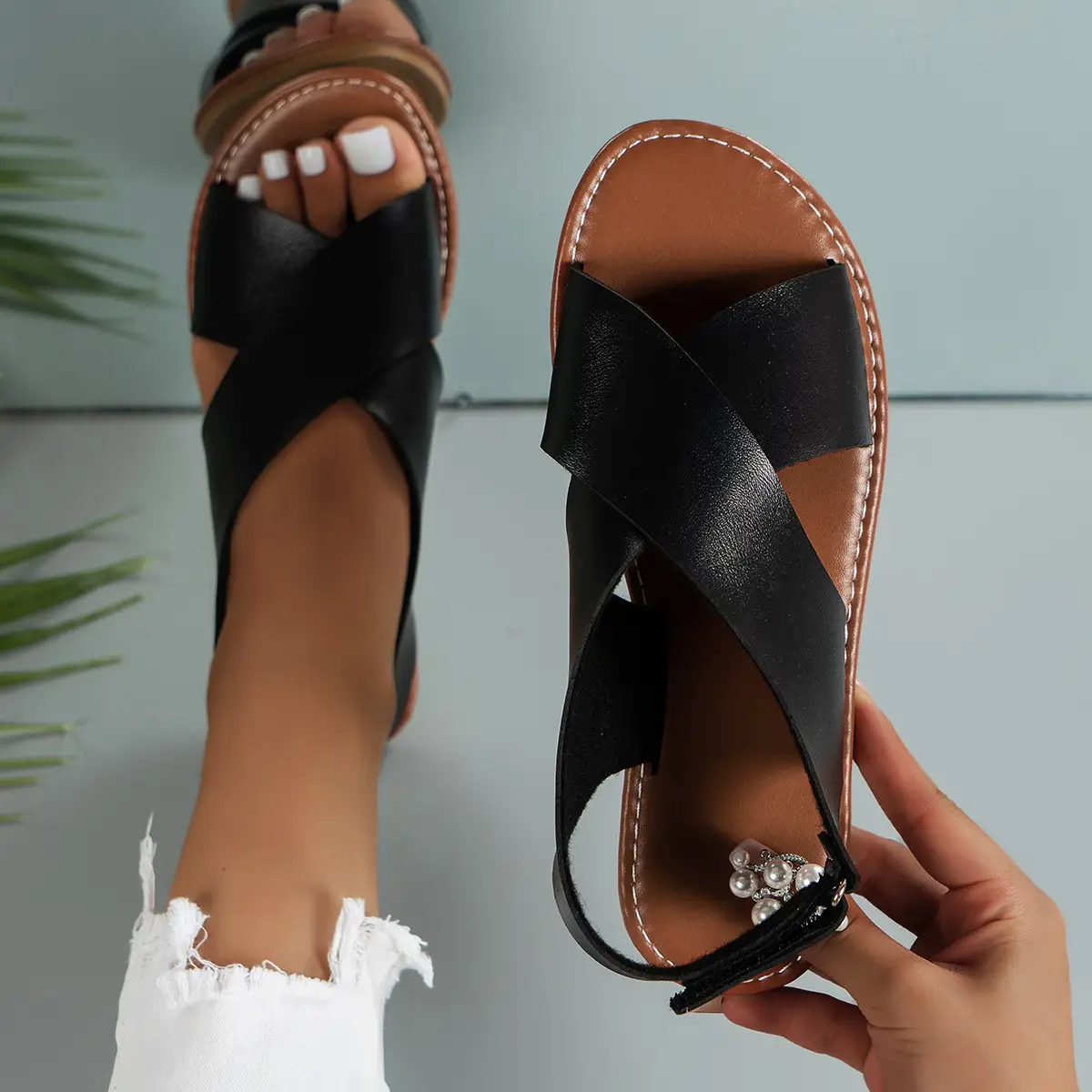 Retro-style Wide-strand Open-toe Beach Sandals