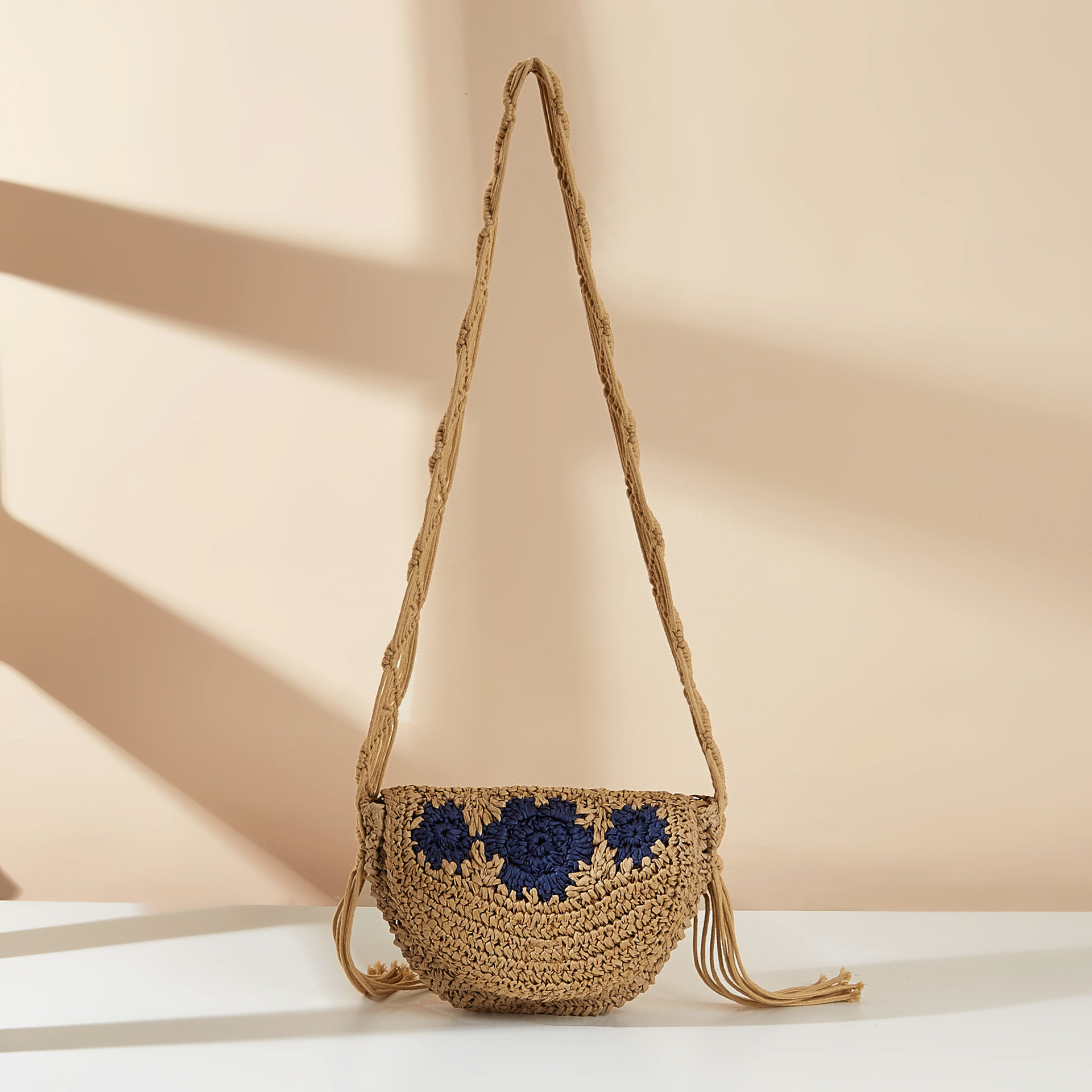 Sac de paille brode a la main de style foret