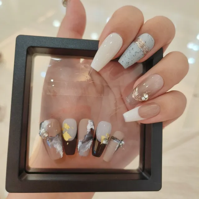 Autumn And Winter Atmosphere Wear Nail Patch Warm Color High Sense Metallic Pile Rhinestone Long Ladder Shape M - Shop at LoveMi