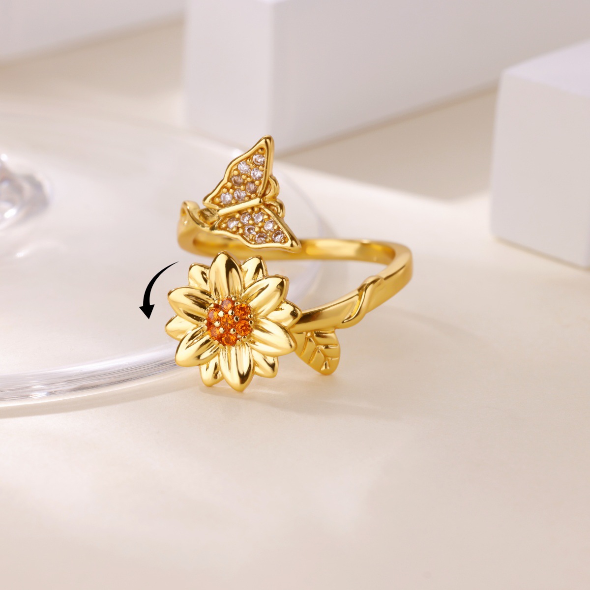 Womens Versatile Creative Ring With A Rotating Design