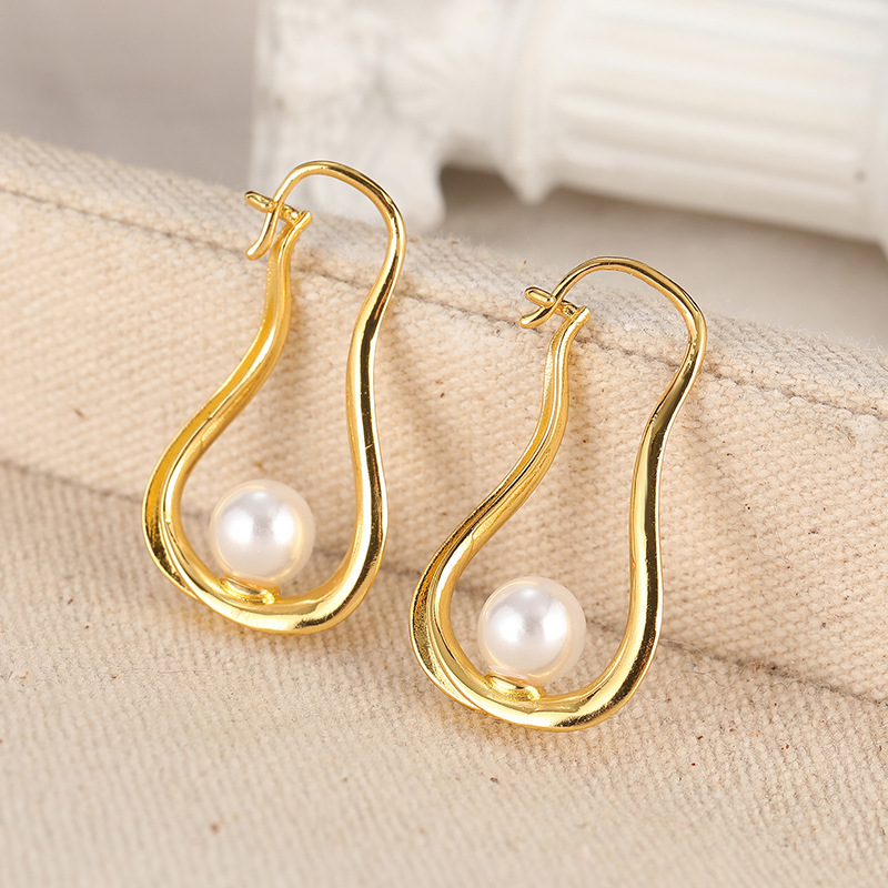 Retro-style Fashion Earrings For Women From Europe And The US