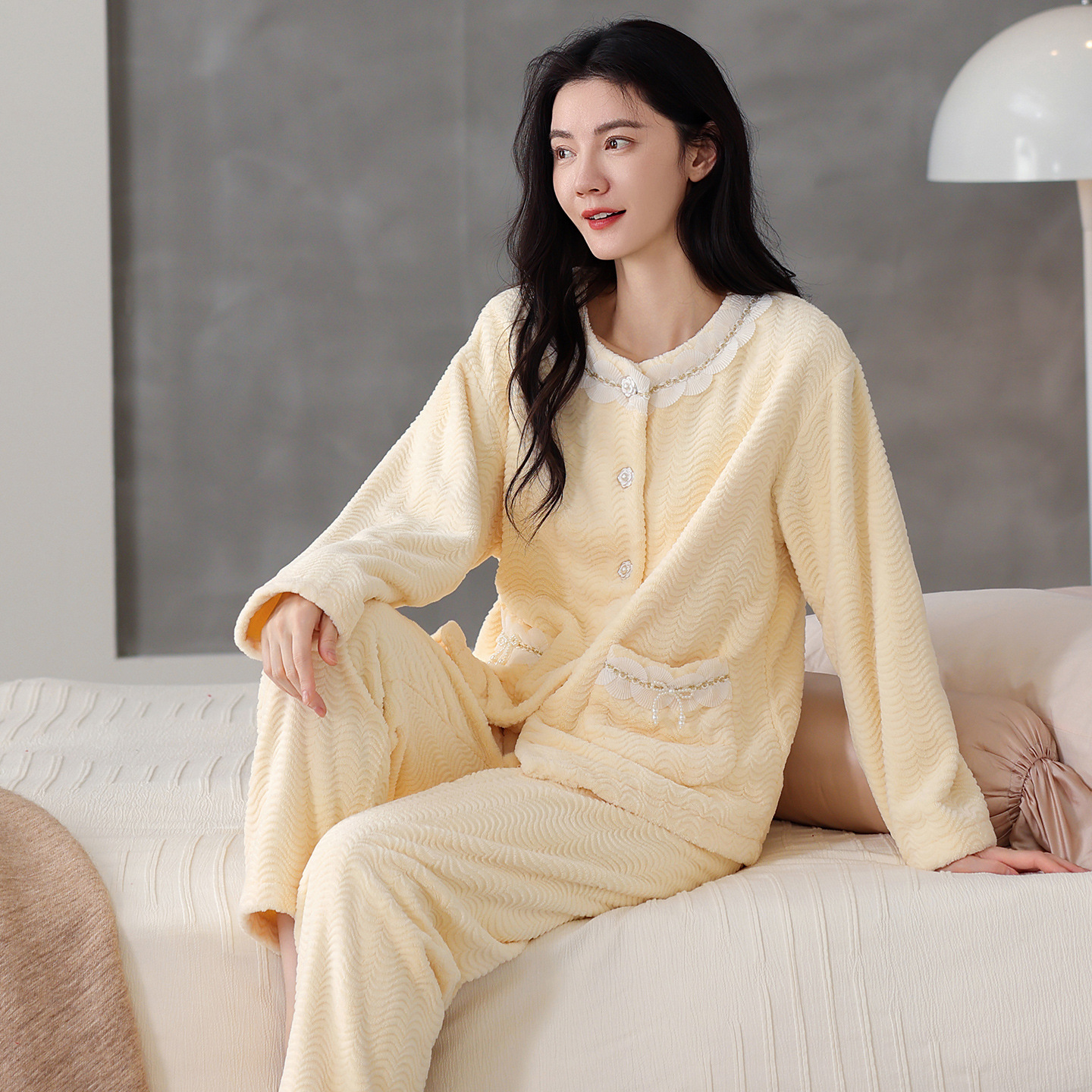 Women's Flannel Warm Cardigan Thickened Pajamas - Image 15