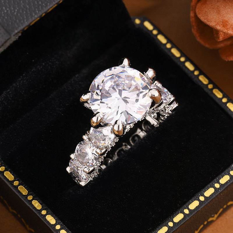 Fashion White-Plated Platinum Zircon Six-Prong Ring
