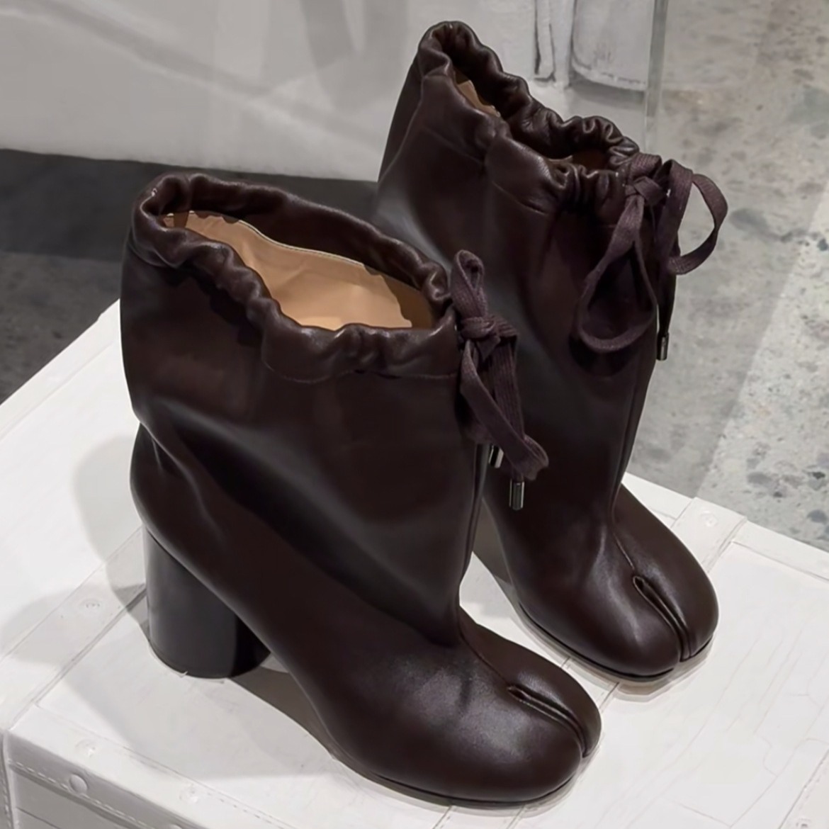 Wide-shaft Lace-up Split-toe Womens Leather Shoes