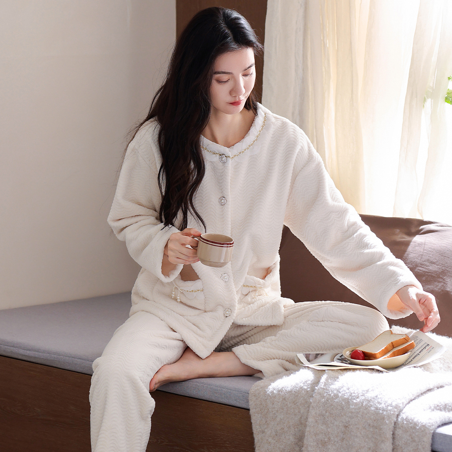 Women's Flannel Warm Cardigan Thickened Pajamas - Image 3