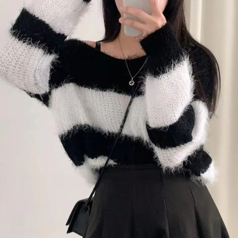 Autumn Winter Retro Lazy And Loose Round Neck Contrast Color Striped Sweater - Black