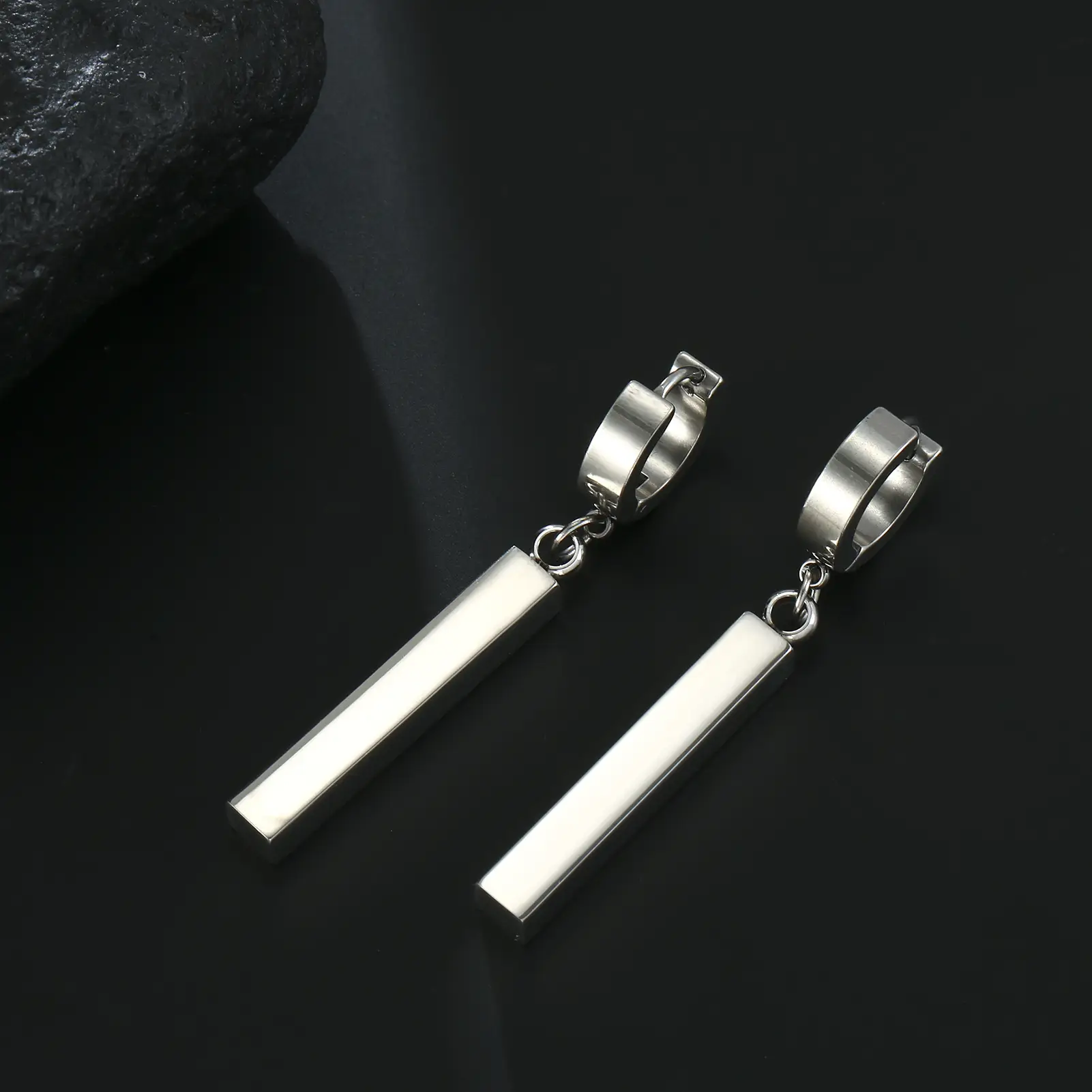 Cut Titanium Steel Glossy Strip Pendant Ear Clip