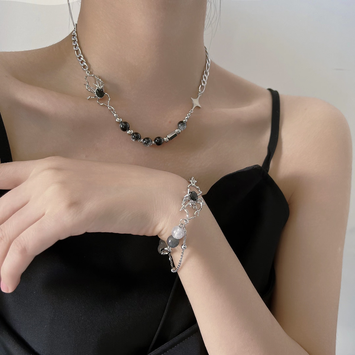 Special-interest Design Liquid Spider Pearl Necklace