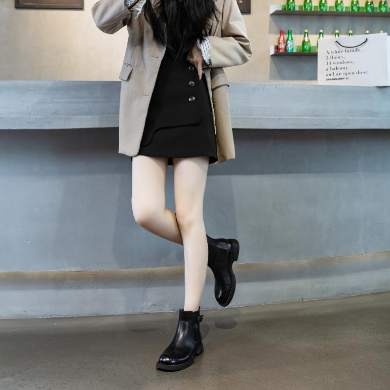 Carved Flat Bottom Fleece-lined British Style Ankle Boots