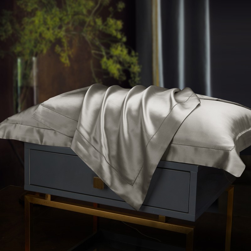 Solid-color Three-sided Embroidery High-end Silk Pillowcase For Home Use
