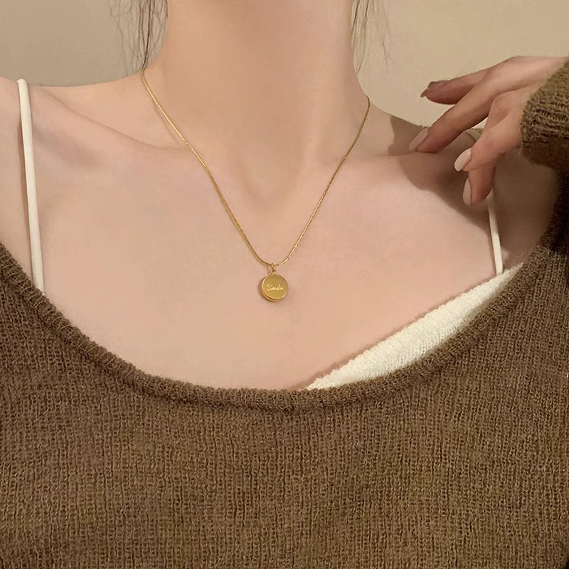 Women's French Round Shell Pendant Copper Necklace