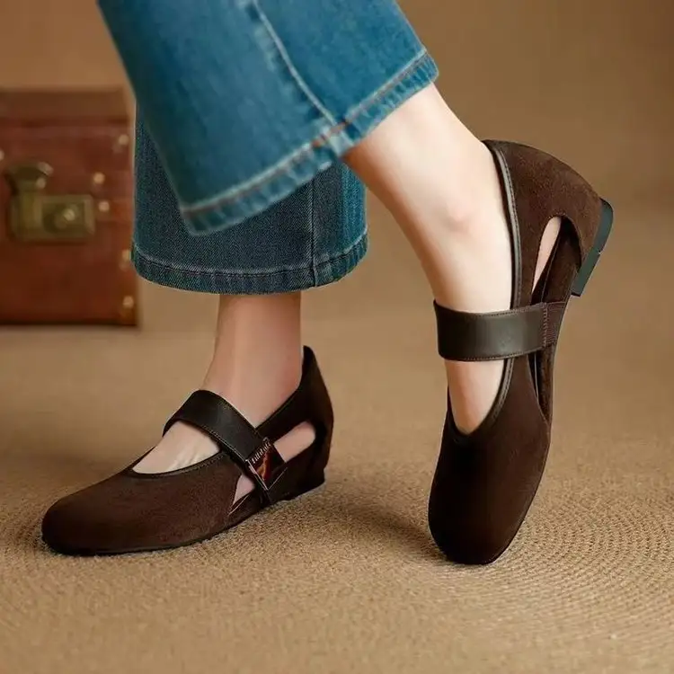French-style Vintage Matte-leather Low-heeled Pumps With Metal Buckles For Women