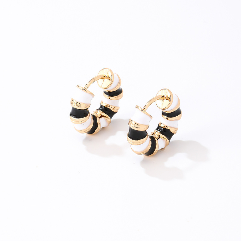 Retro Classy Earrings With A European And American Vibedainty And Versatile