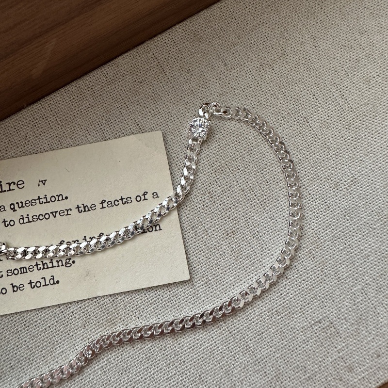 Retro Single Zircon Simple Tank Necklace