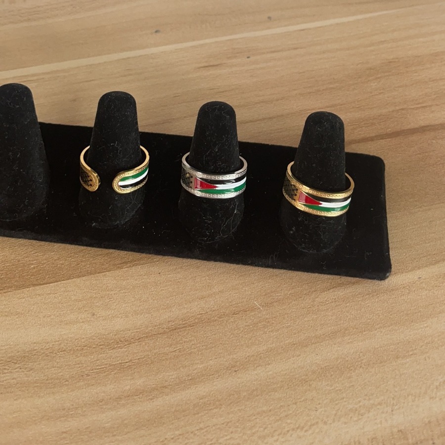 Ladies Open Their Mouths With Scarves And Rings