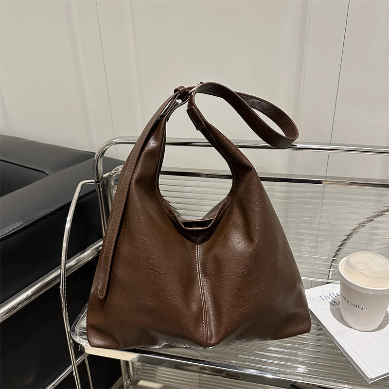 Stylish Large-Capacity Winter Personalized Shoulder Bag 3