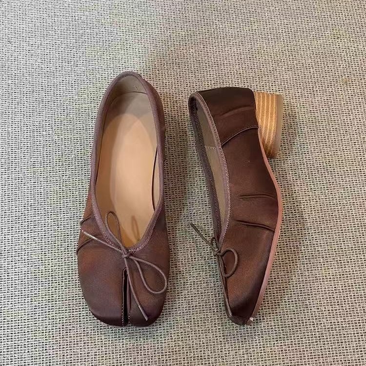 Womens Retro Low-Top Versatile Mid-Heel Shoes