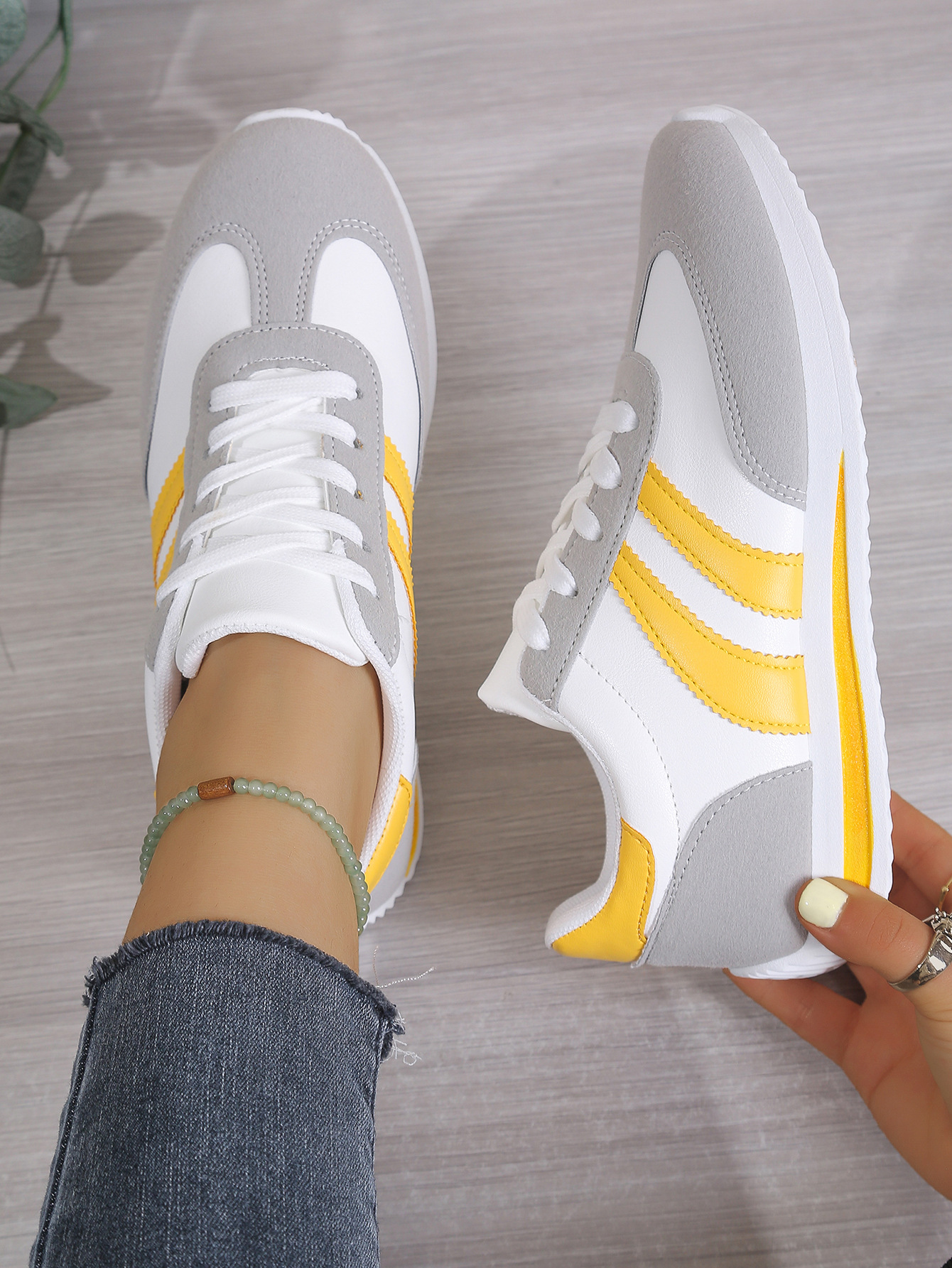 Casual Sneakers – pair view White and Yellow