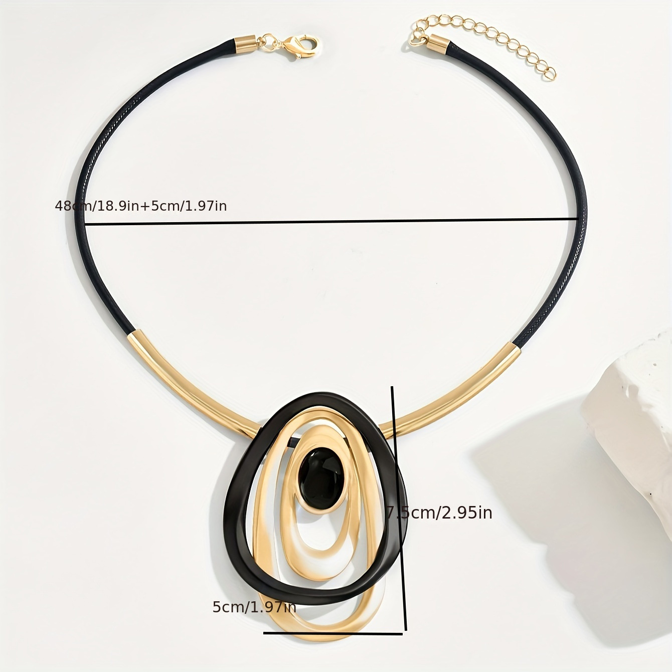 Retro Geometric Circular Cross-Panel Necklace
