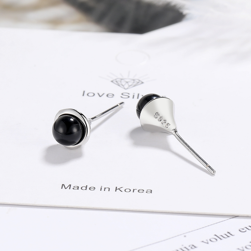 Women's Retro Personality Minimalism Round Black Agate Stud Earrings