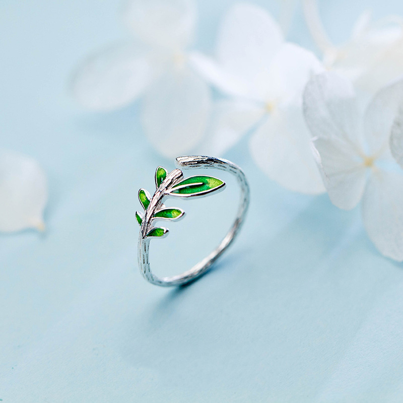 Women's Fashionable Simple Green Leaf Ring