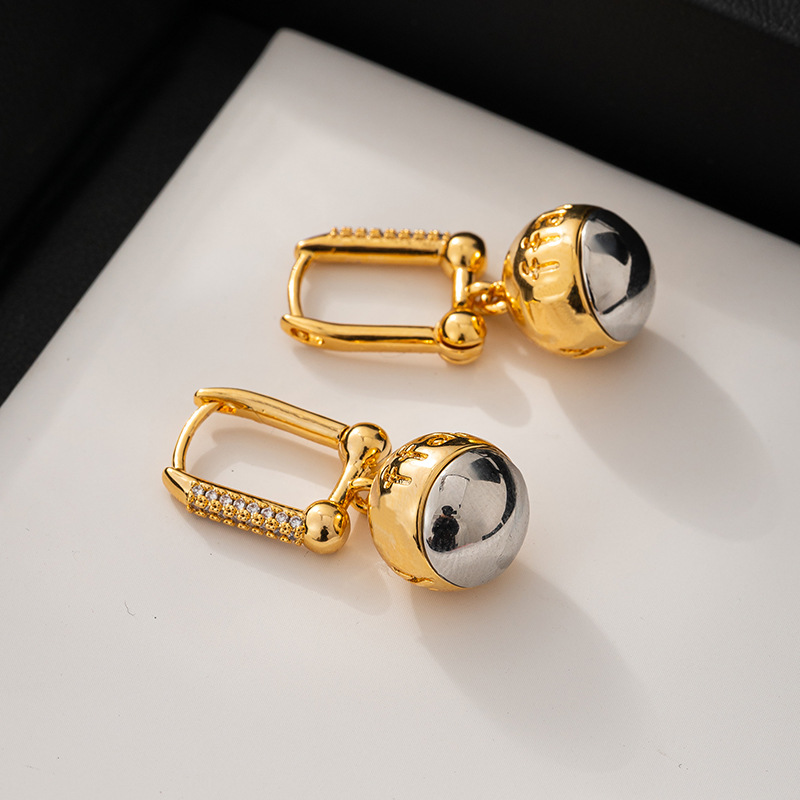 Fashion Ball Retro High-grade Earrings