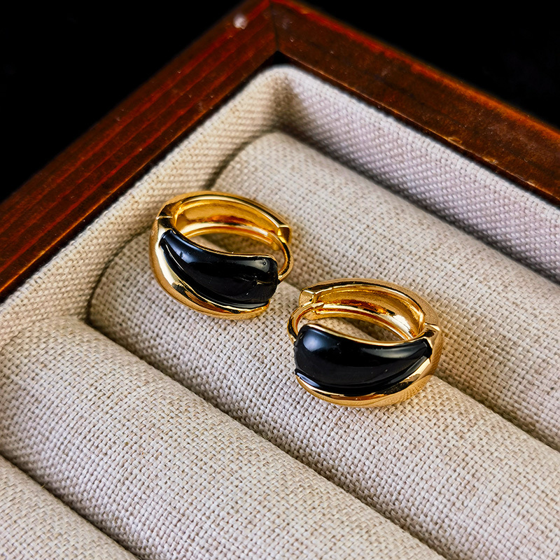 Retro Semicircle Dripping Stud Earrings Women's Exquisite And Compact