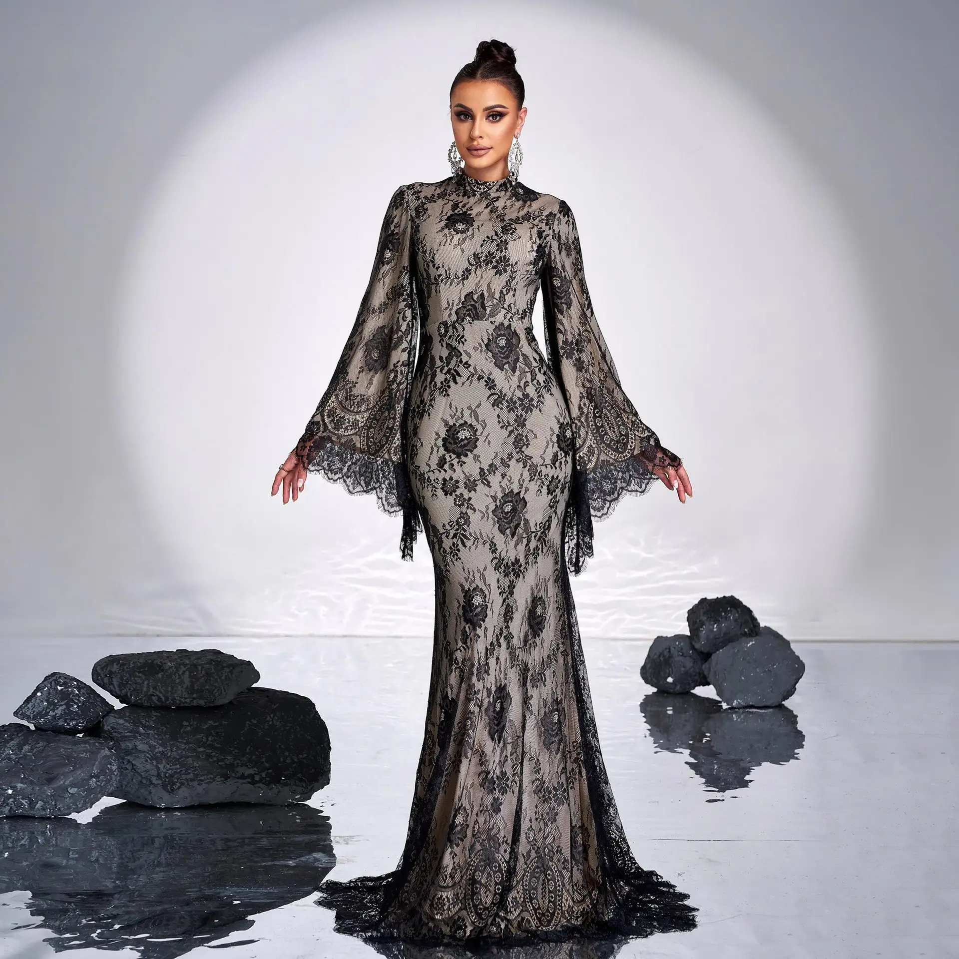 Long Sleeve Round Neck Sexy Lace Banquet