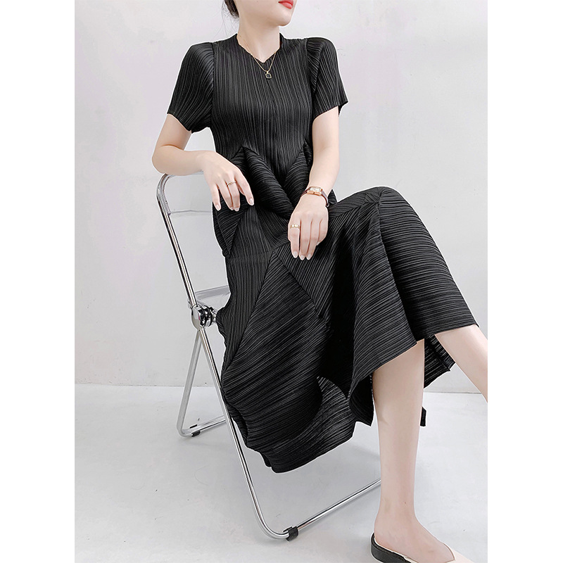 Pleated Short-Sleeve Dress, picture 3 of 9