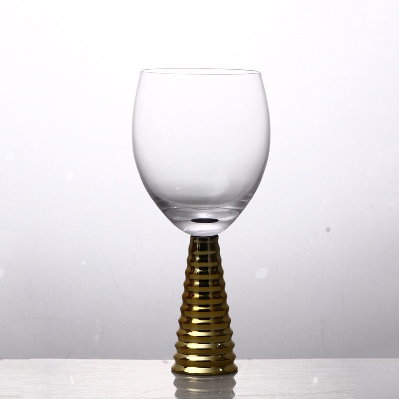 Thread Golden Red Wine Glass