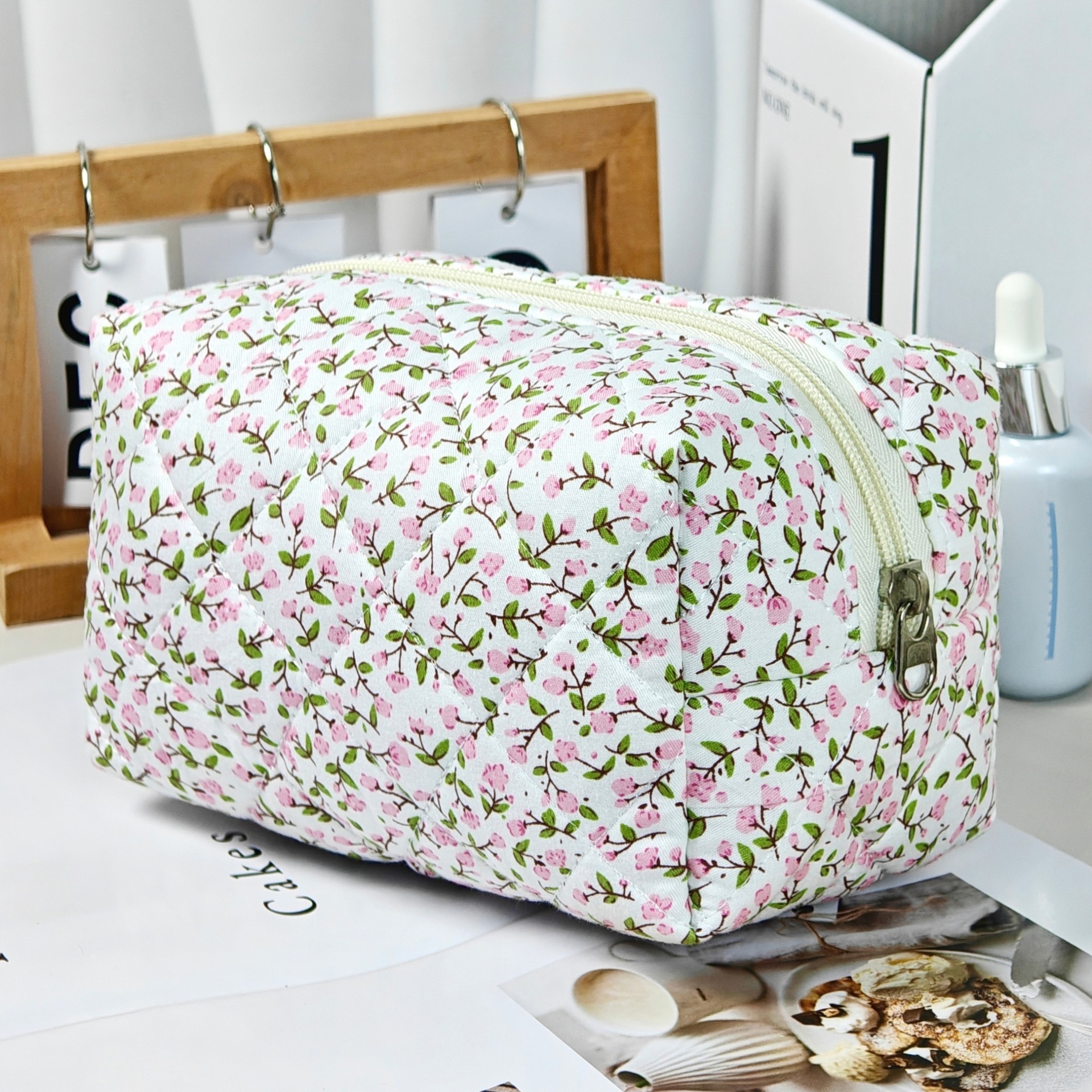 Printed Quilted Makeup Large Capacity Portable Toiletry Bag For Travel