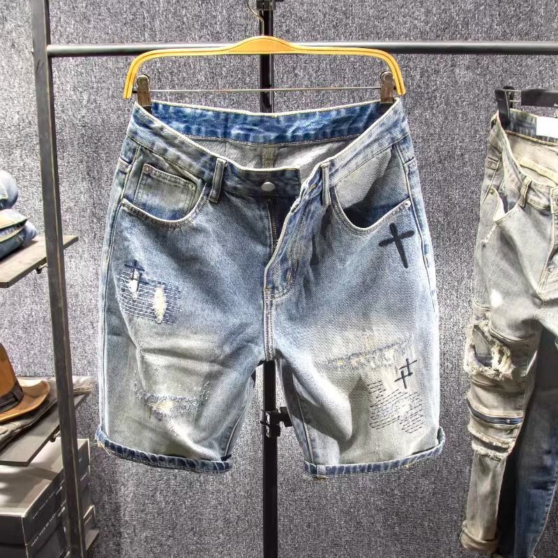 Embroidered Patch Ripped Denim Shorts For Men