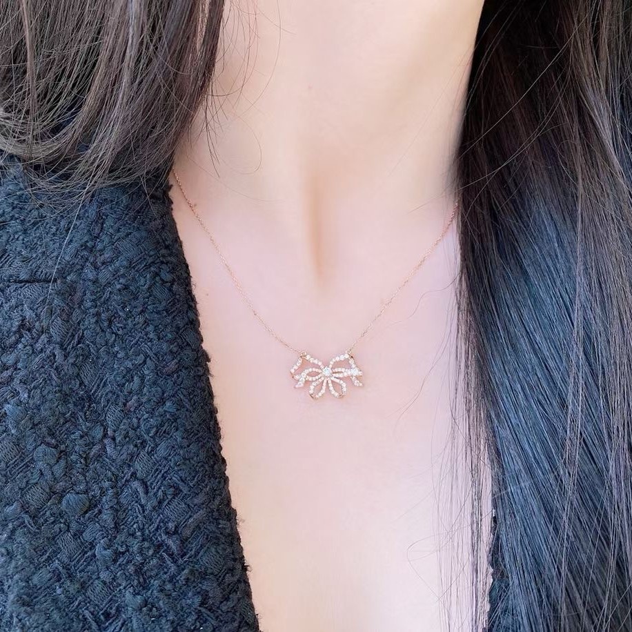 Ornament Jeweled Pendant Niche Bow Necklace