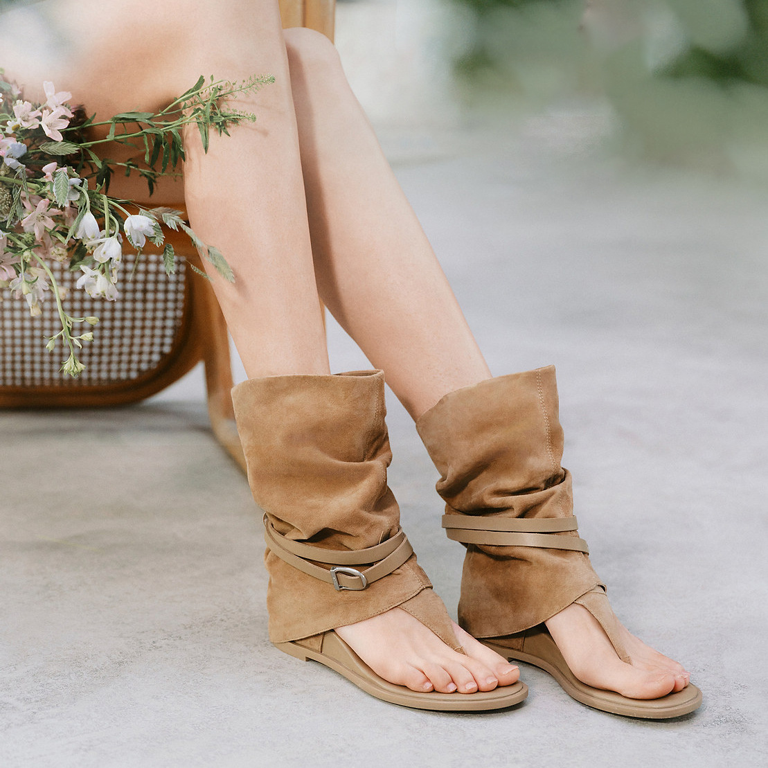 Womens Wedge Thong Sandals With Built-in Height Lift