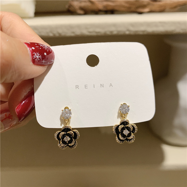 925 Silver Needle Dongdaemun Flower Heart-shaped Small And Simple Female Stud Earrings
