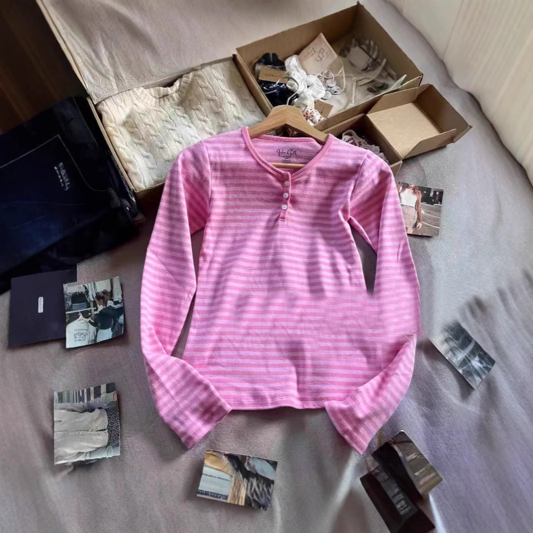 A Versatile, Figure-flattering Base Top That Pairs Well With Any Outfit