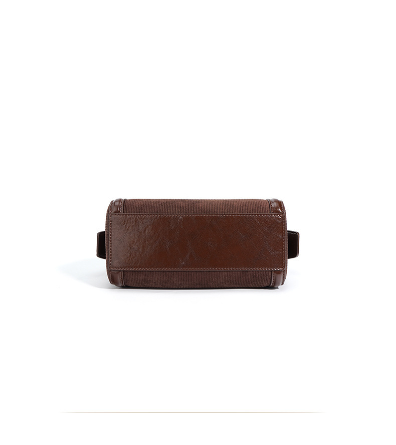 Cowhide shoulder bag detail