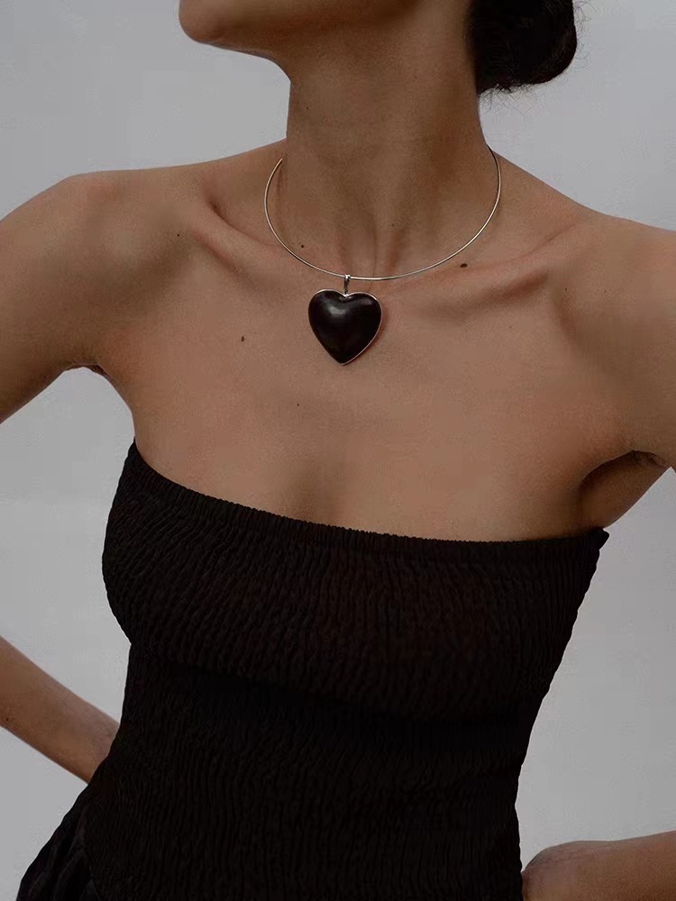 Autumn And Winter Ebony LOVE Necklace