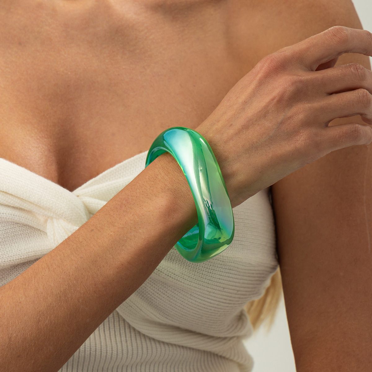 Personalized Iridescent Resin Bracelet With A Gradient Effect