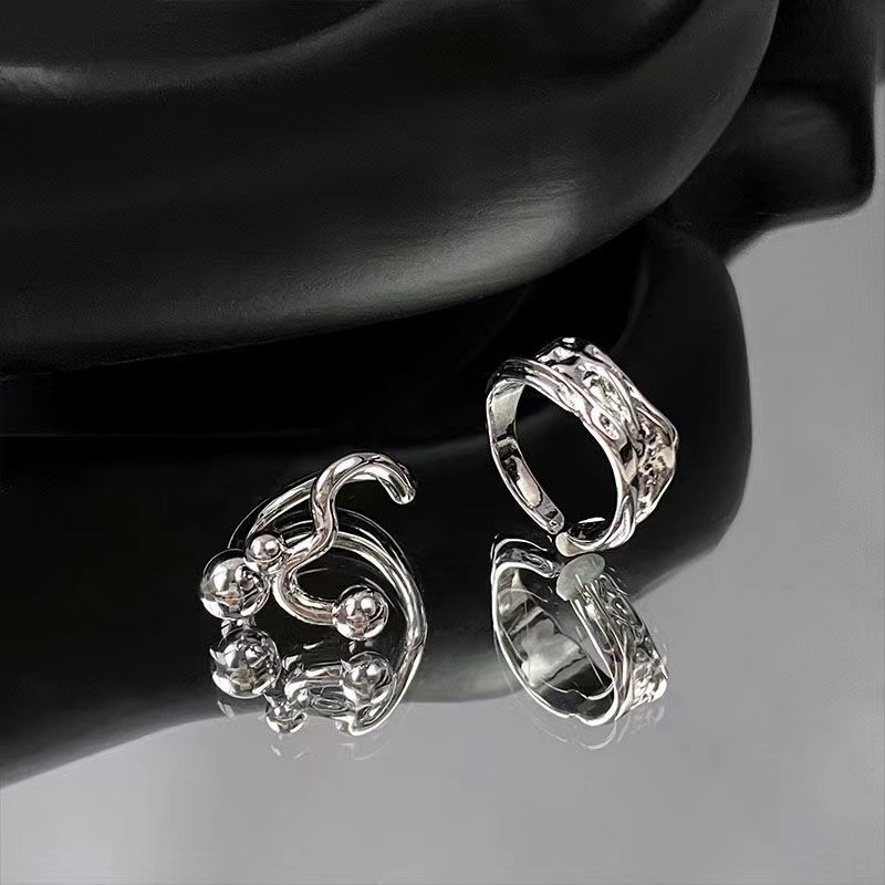 Liquid Irregular Pleated Couple Ring Female Niche